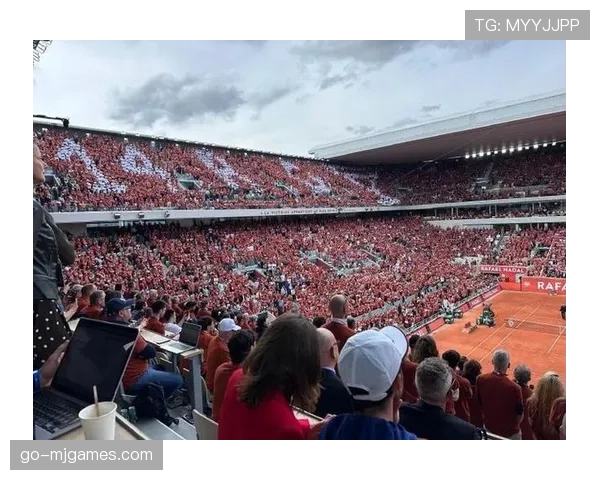 维拉公园北看台重建工程启动，下赛季整季关闭